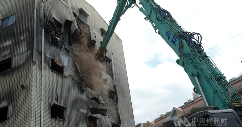 東港安泰醫院大火9死 蘇清泉被列被告傳訊500萬交保