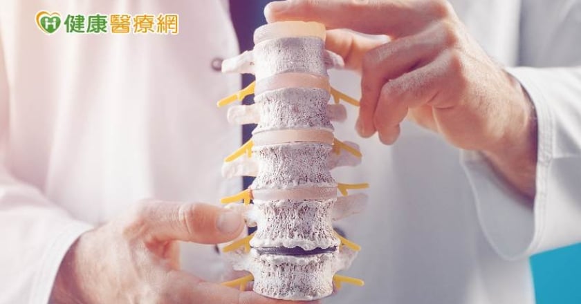3D影像、機械手臂用於脊椎手術好處多 但醫師指出仍有「這些」缺點!