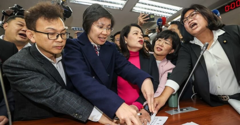 中國快艇案立法院專報名稱爭議 藍綠白各表意見