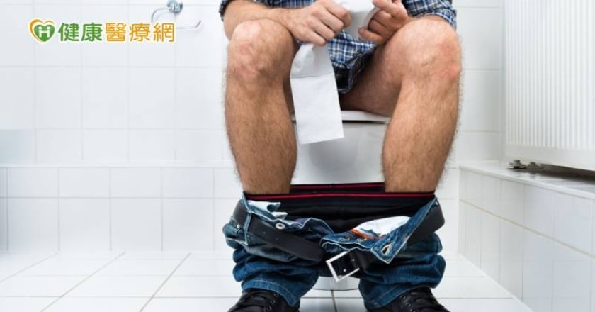 他嚴重便秘,用手摳「菊花」助排便! 竟引「1急症」差點沒命