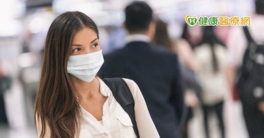 疫期每天戴口罩狂冒痘? 皮膚科醫師這樣建議