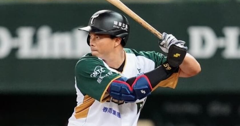 吳念庭中職首打席敲安 創父子檔歷史新紀錄