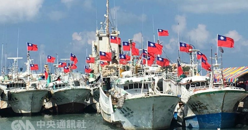 屏東船赴太平島 載鳳凰衛視記者船不靠岸