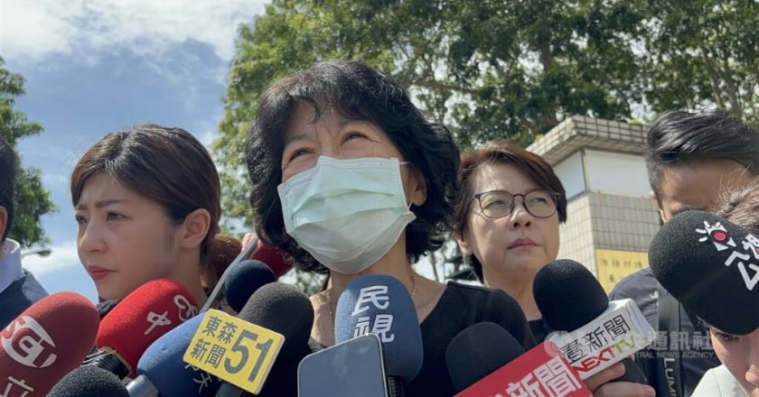 柯文哲遭羈押禁見 陳佩琪、黃珊珊到北所買會客菜枕頭
