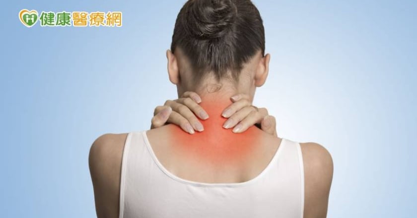 沒有運動，卻全身痠痛？　醫列「4大跡象」恐是纖維肌痛症上身