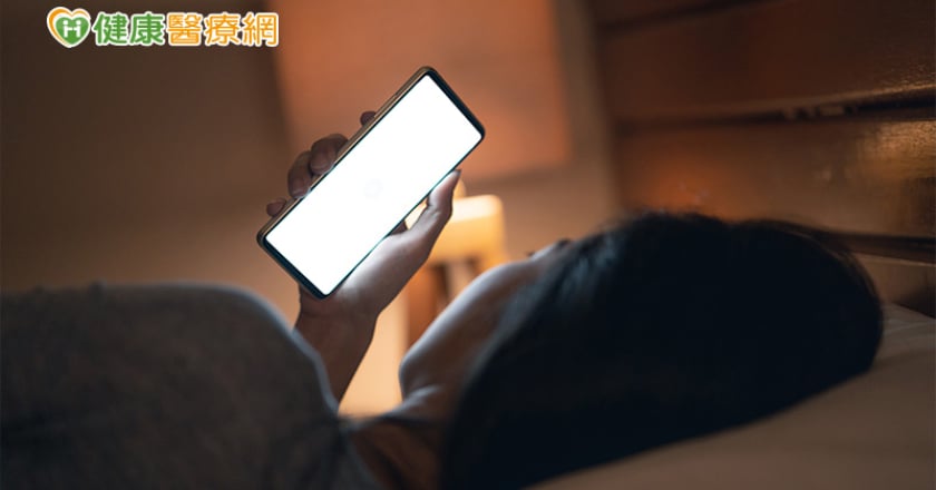 戒掉手機成癮 覺察自我認同，擺脫社群媒體的焦慮與迷失