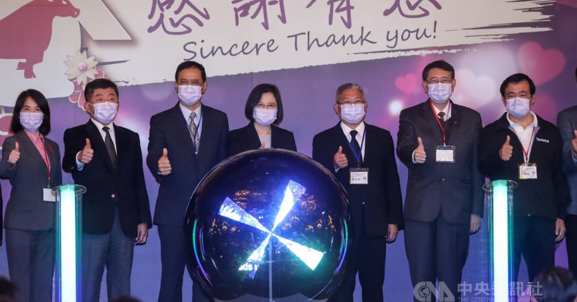 感謝守防疫最前線 蔡英文：口罩實名制藥師功不可沒