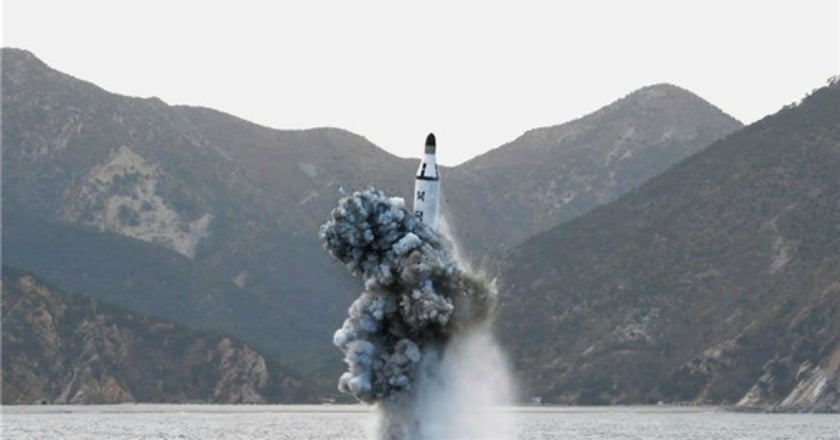 證實射火星12飛彈 金正恩：對美韓軍演的武力示威