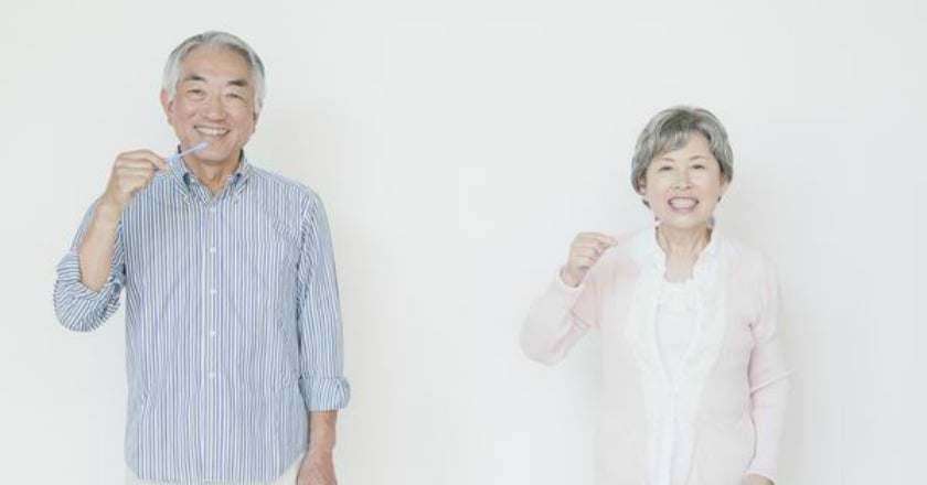 長輩缺牙影響身體機能 老人植牙找回健康