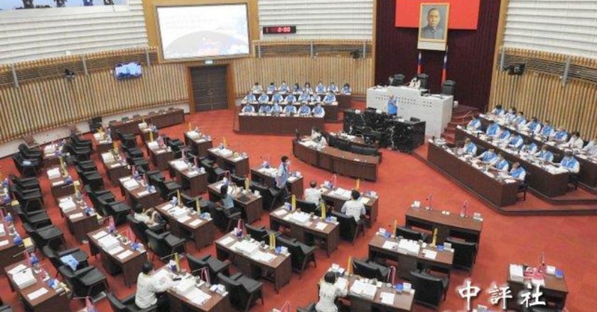 高雄議長補選 民進黨韓賜村、陳明澤、張勝富登記參選