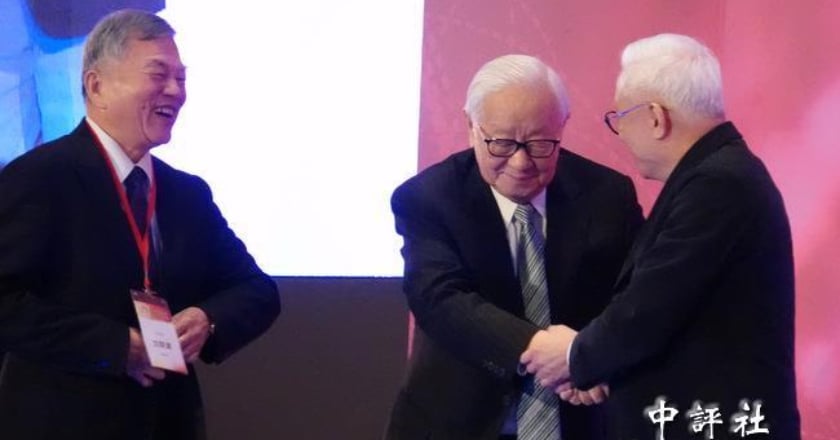 竹科40週年 張忠謀曹興誠首度同台握手破冰