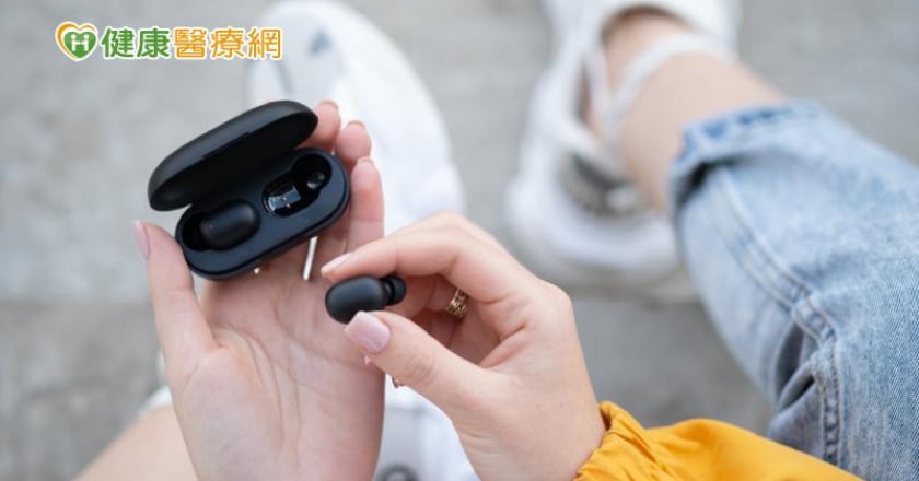 降噪耳機能保護耳朵？醫曝仍有聽損風險 耳機使用別超過「這時間」