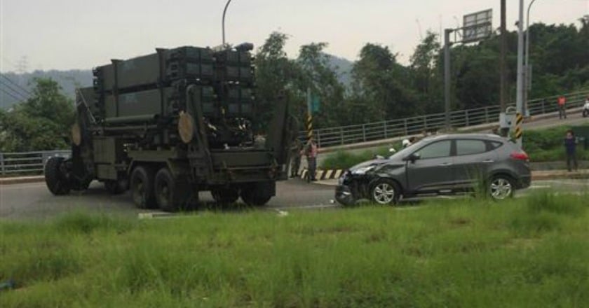 愛國者三型飛彈車擦撞民車 空軍:飛彈未受損