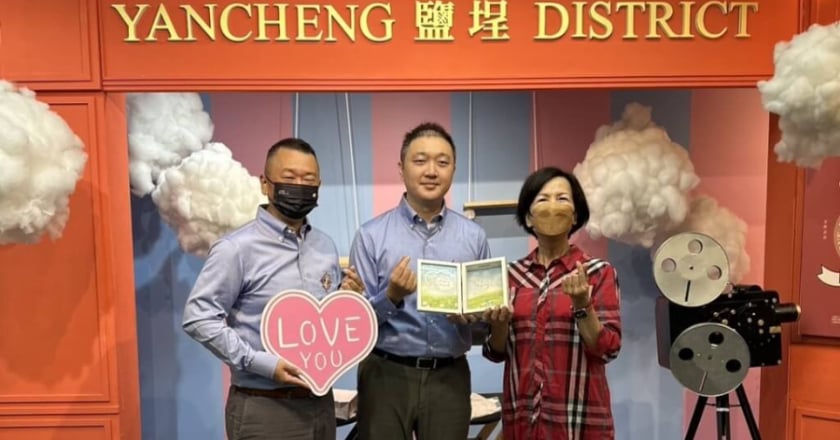全國首例 兩岸同性伴侶高雄完成結婚登記