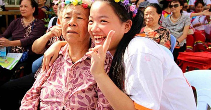 外籍看護休假怎辦？ 喘息服務放寬下月上路
