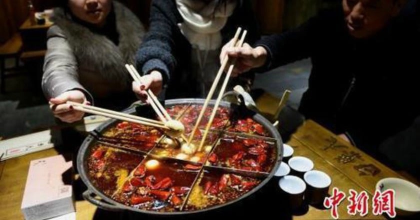 麻辣鍋含大量牛油熱量高 辣油刺激胃食道恐出血