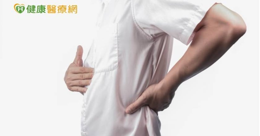 上背痛以為拉傷　檢查後是胃潰瘍