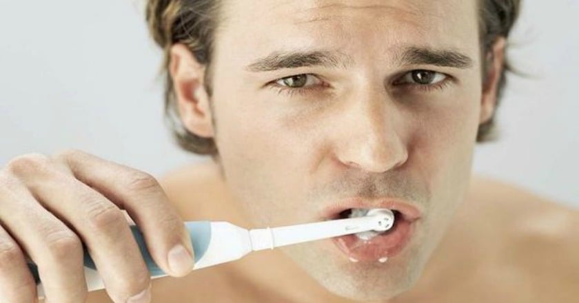 刷牙流血是火氣大？　小心牙周病口臭又掉牙