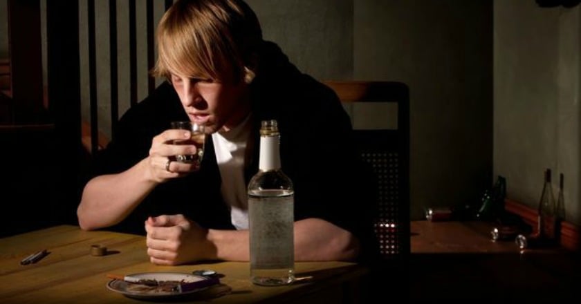 酗酒當紓壓　他喝到肝昏迷險丟命
