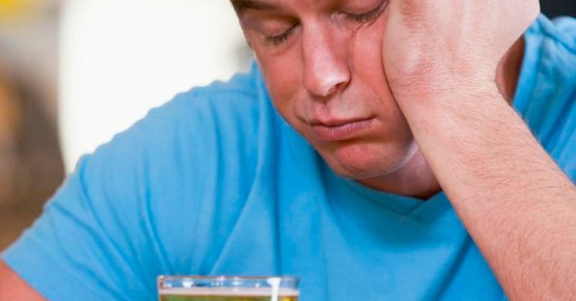 男子天天酗酒 憂鬱症上身