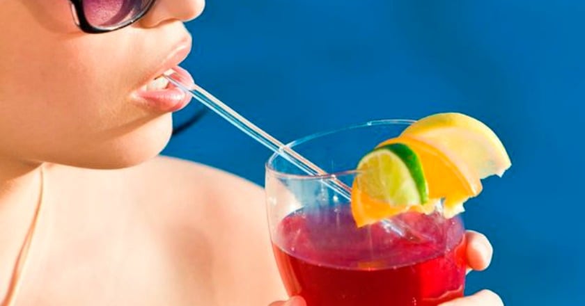 夏天烈陽酷熱　喝含糖飲超傷心