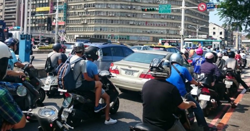塞車陣空汙暴增29倍！　你該這樣做…
