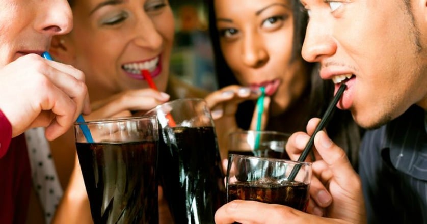 常喝含糖飲料 大腦容易提早老化