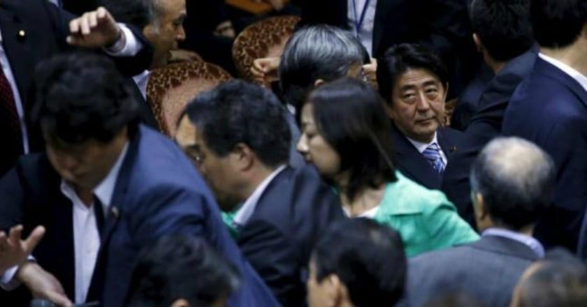 日本在野黨對安倍內閣提交不信任案