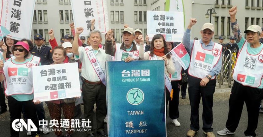 台灣國護照貼紙被禁 蔡丁貴外交部前「自首」