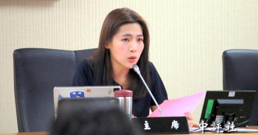 揭教召撞選舉日 徐巧芯：顧立雄累了嗎？