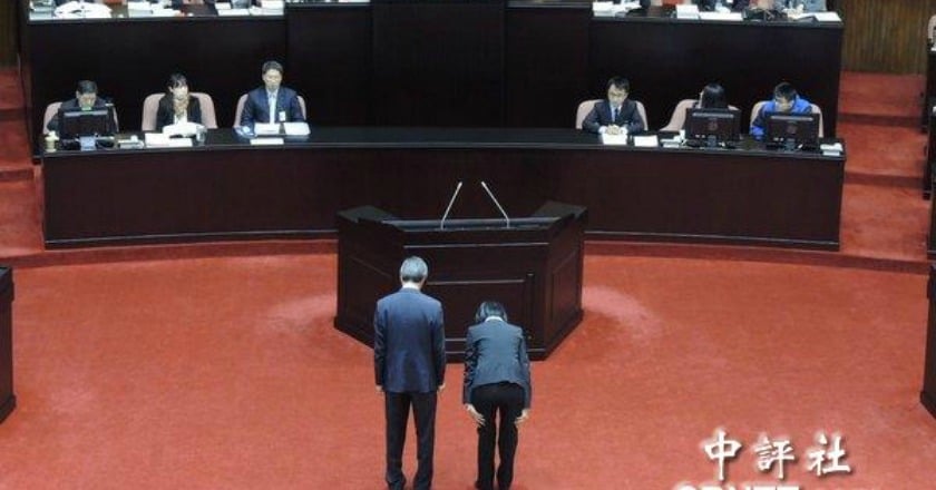 藍委要兩院長向國父遺像鞠躬 蘇嘉全制止「無慣例」要求