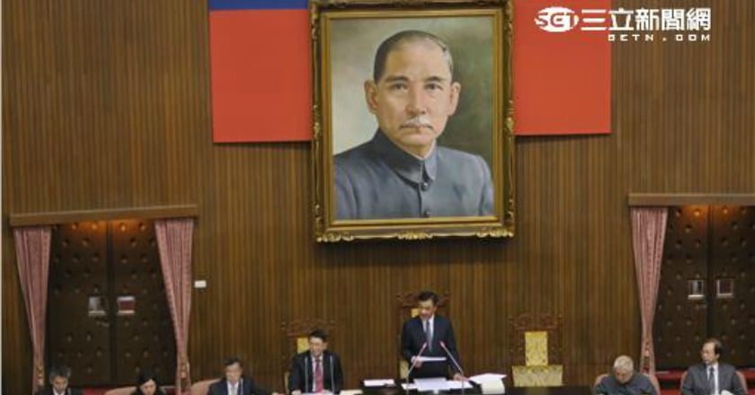 立院三讀通過 軍公教退休年資兩次最高35年