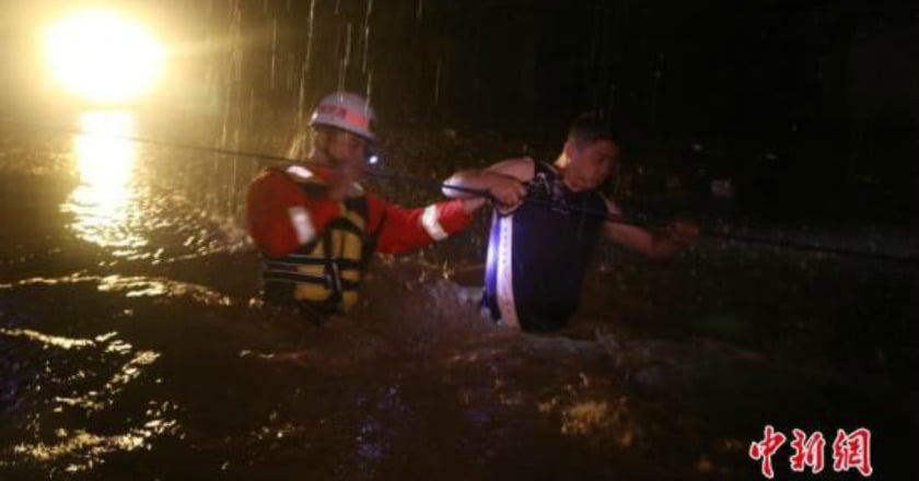 長江流域暴雨 致上百人死亡失蹤