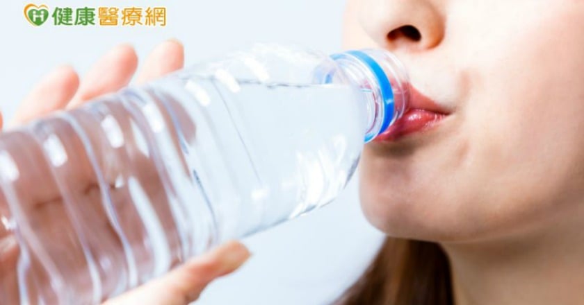 喝水防中暑! 營養師李婉萍教你如何喝水最健康!