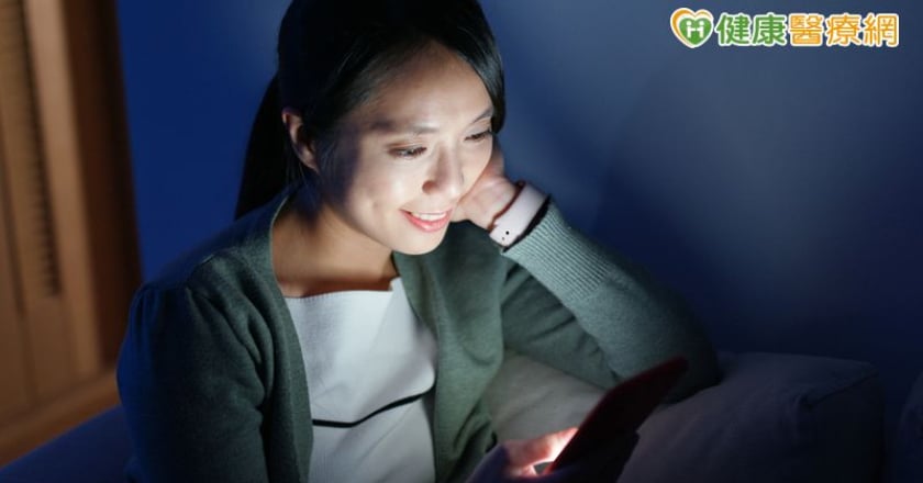短影音看不停！當心「短片視覺症候群」上身 醫籲謹守「20-20-20」護眼法則