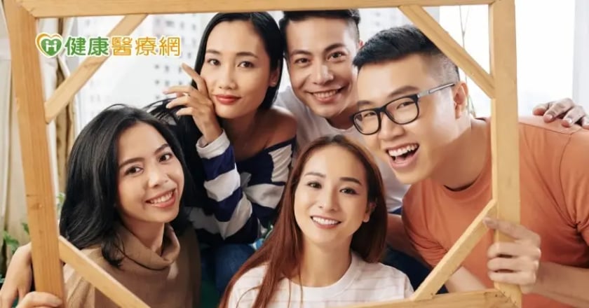 別怕尷尬癌發作！　專家：和老朋友聯絡有助長壽