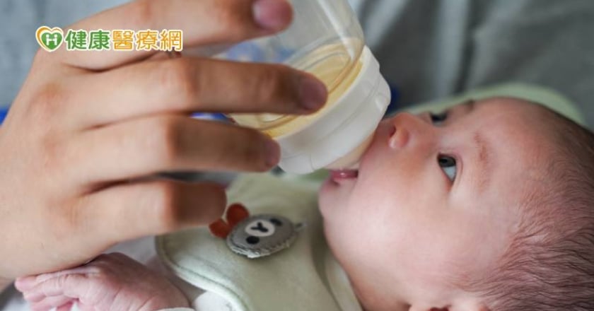 寶寶溢奶很常見 但「這些」情形要注意!可能是嬰兒肥厚性幽門狹窄