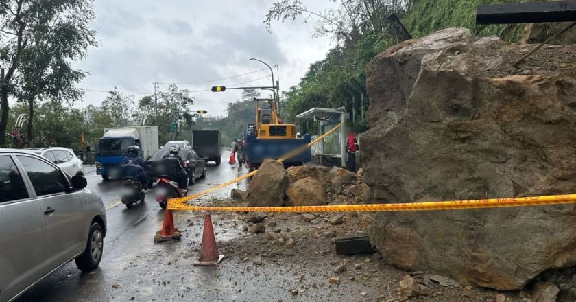 汐止康寧街土石崩落巨岩險砸公車亭 新北市府估下午完成搶災