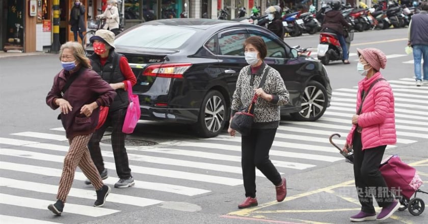 道交條例修正案三讀 汽機車不禮讓行人最高罰6000元