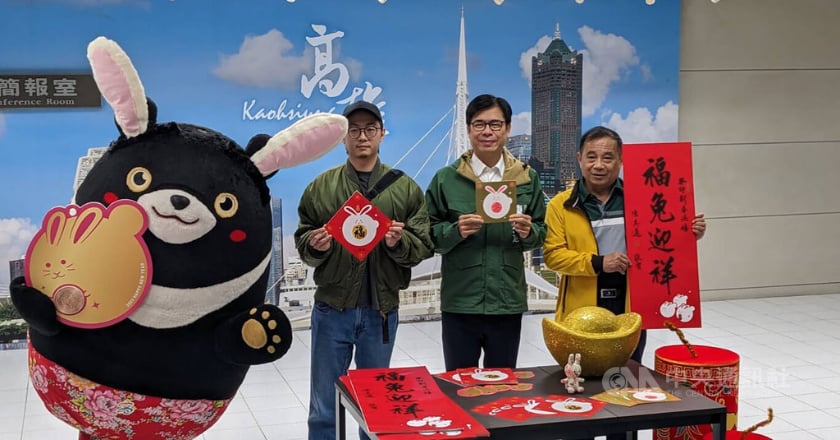 陳其邁開箱高雄新春小物 預告年後有振興措施