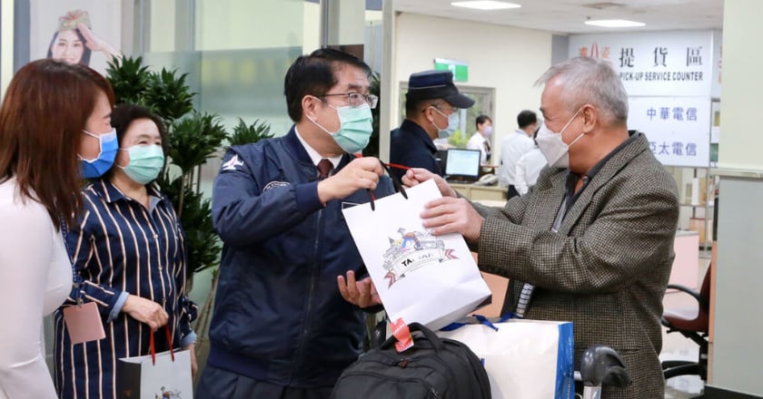 疫情解封越捷復航　台南機場喜迎首班國際航機