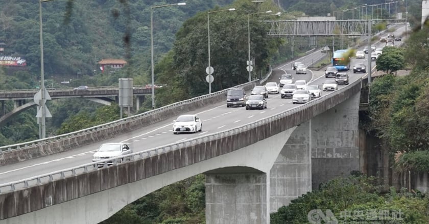 228連假逢花季出遊車多  部分國道路段高乘載管制