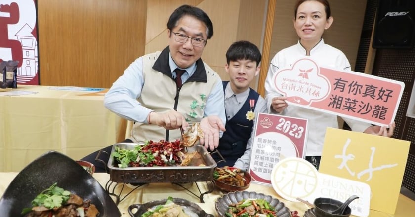 黃偉哲宣傳美食 備戰8月米其林年度發表會