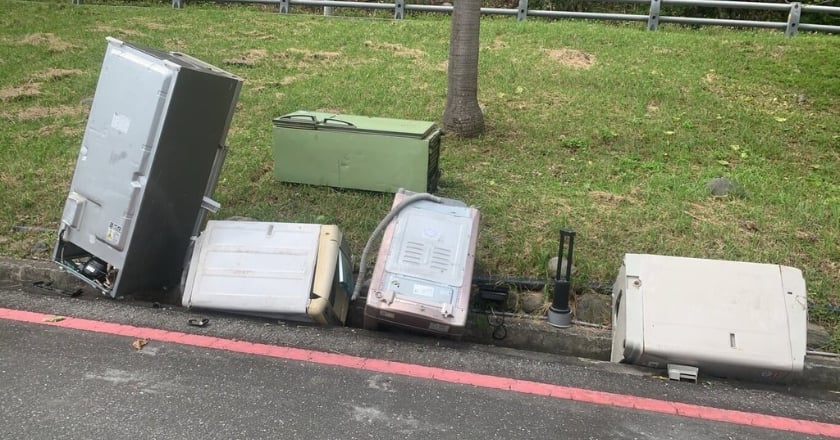 東海岸驚見亂丟廢冰箱洗衣機　東管處將重罰