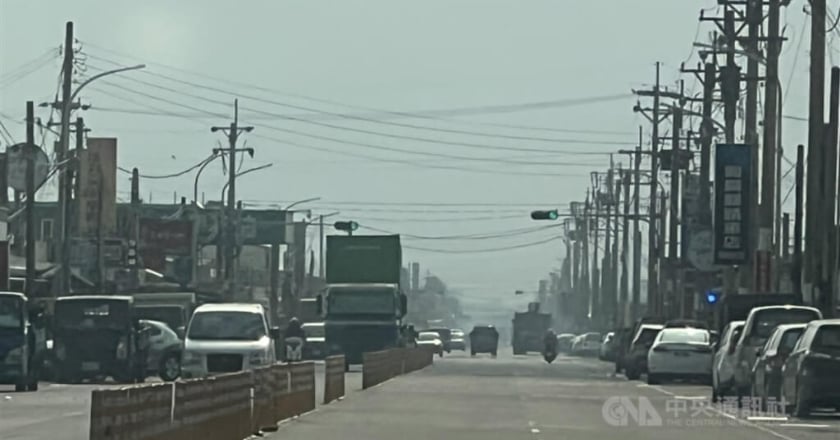 中國沙塵汙染移入 雲嘉南高屏空氣品質亮紅燈、北部亮橘燈