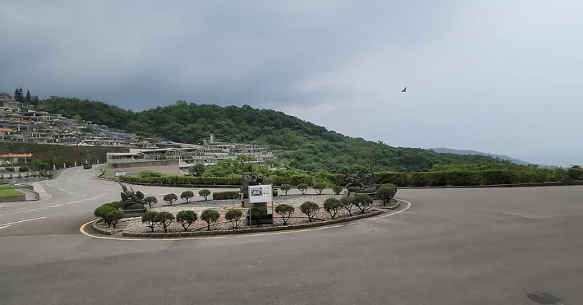 展雲吸金百億卻欠稅百萬 萬坪殯葬用地遭查封