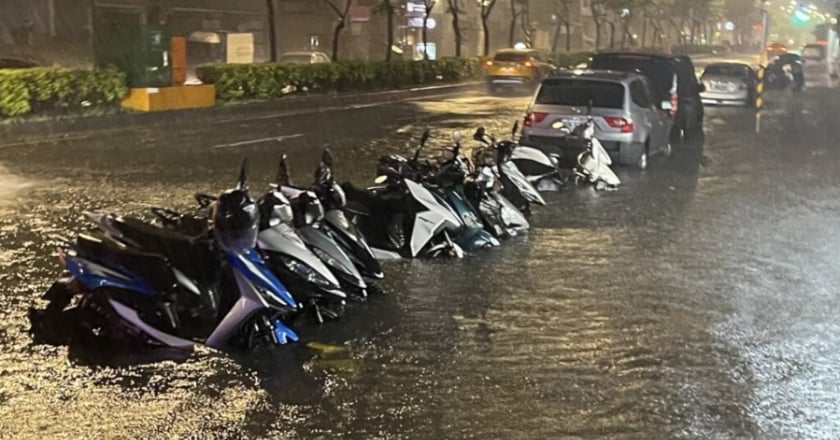 大雨釀桃園災情　停車場淹水路邊機車泡水