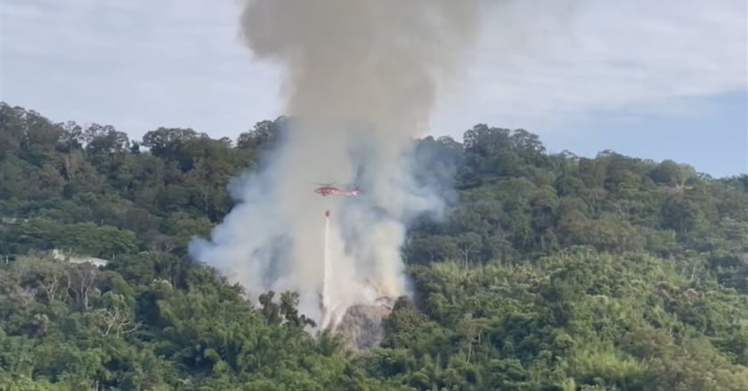 苗栗山林火災10警義消不適送醫　空勤直升機支援灑水