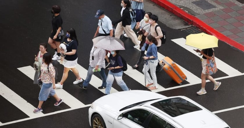 交通部：違規臨停配套措施完成前 不記點但仍罰款
