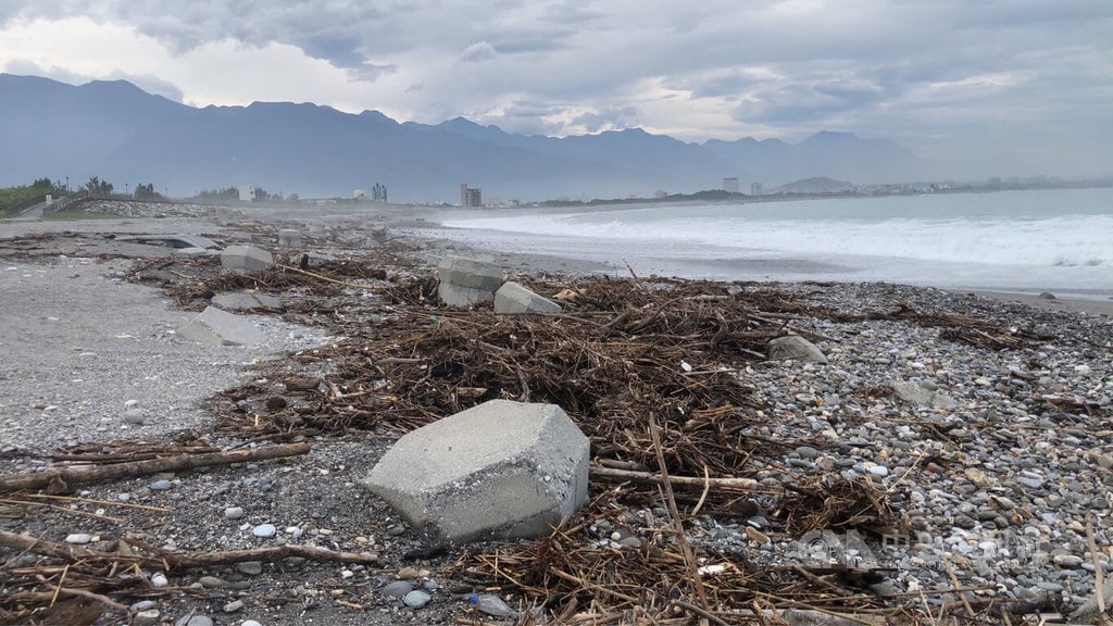 花蓮溪床、海岸地區漂流木　即日起開放撿拾